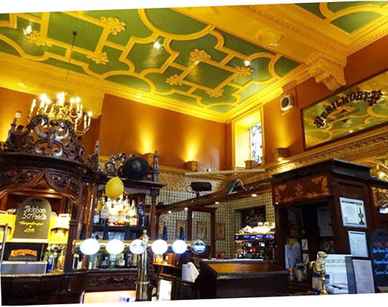 Intreno di un pub
