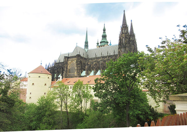 Vista da lontano del Castello di Praga